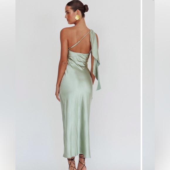 Selfie Leslie. Carmel One-Shoulder Sash Maxi Dress. Green. Size medium. NWT. - Picture 2 of 5